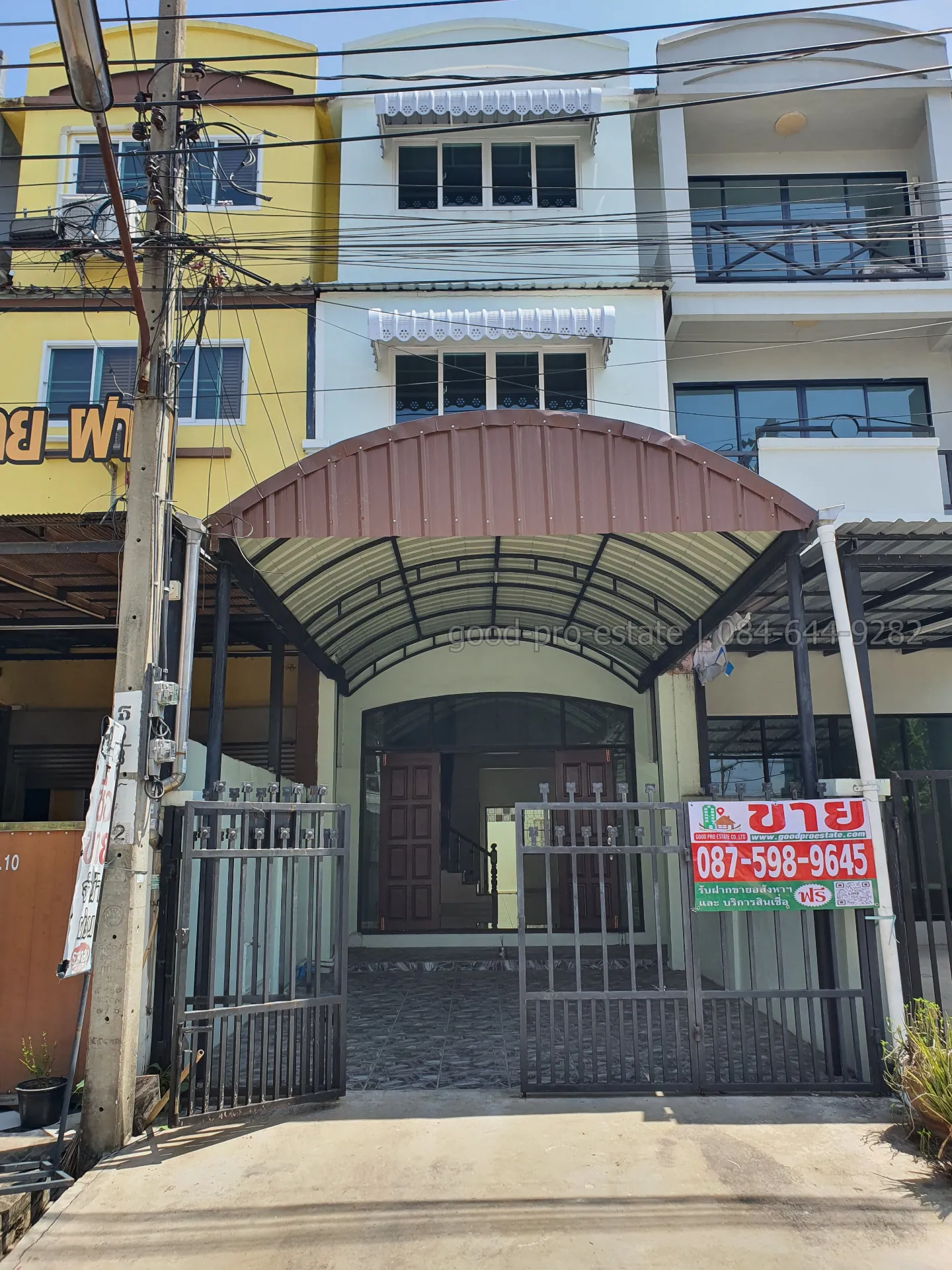 ทาวน์โฮม 3 ชั้น รีโนเวทใหม่ทั้งหลัง บรมราชชนนี 119 | 4 ห้องนอน 3 ห้องน้ำ เพดานสูง บ้านไม่ร้อน โครงสร้างแข็งแรง พร้อมอยู่ ใกล้มหิดล ทำเลดีน่าอยู่! - รูป 2